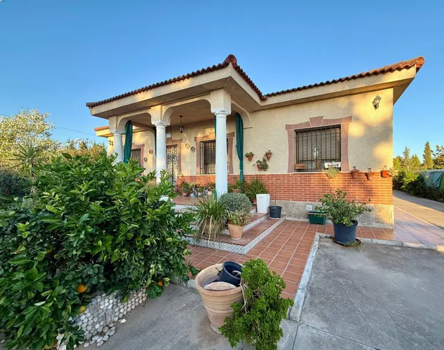 ZONA LA GORGOJA -PARCELA DE 1000M2 CON PISCINA //NO HIPOTECA