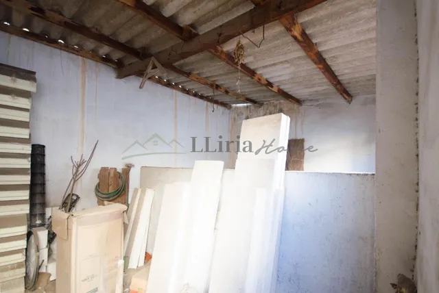 Ref. 04402.- Solar urbano con dos almacenes en S. Antonio de Benagéber, núcleo urbano. — 16