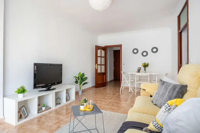 PISO DE 4 DORMITORIOS CONVERTIDO EN 2 EN PLENO CORAZÓN DE TRIANA — 7