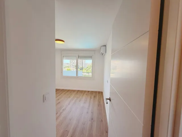 Piso en venta en Avenida de la Telefónica — 25