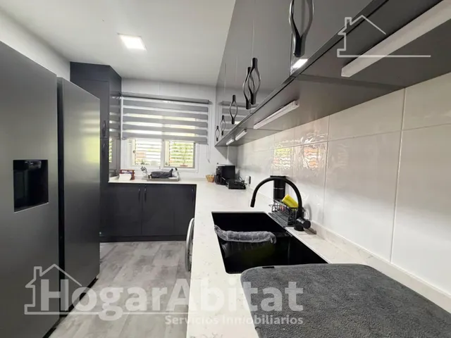 Privacidad y vida al aire libre en este exclusivo chalet con jardín, buhardilla y garaje en Masías — 16