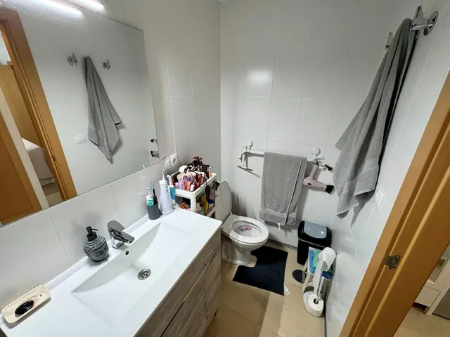 Apartamento luminoso y espacioso en la acogedora Formentera. Cerca de colegios y comercios, a 10 min a pie de Benijófar, a 3,5 km del La Marquesa Golf, y a solo 11 km de las playas de Guardamar. — 30