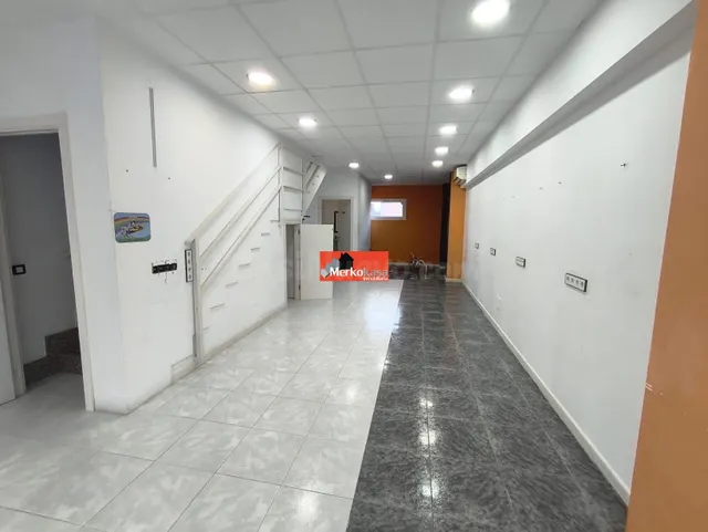 SE VENDE O SE ALQUILA LOCAL COMERCIAL CON ENTREPLANTA CERCA  - foto 4