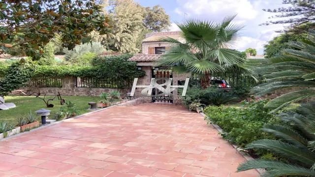 Sensacional villa en urbanización Santa Bárbara. / HH Asesores inmobiliarios. — 15