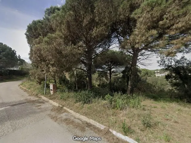Terreno urbano de 1.194 m2 rodeado de zonas verdes en Lloret Residencial — 2