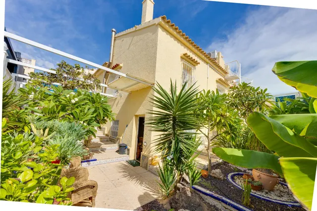 Venta de Villa Independiente con piscina Villamartín Orihuela Costa — 46
