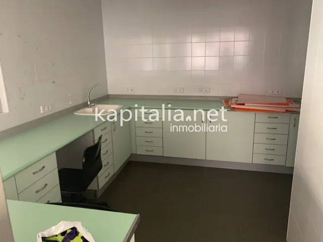 Local comercial chaflán a la venta zona Sant Rafael de Ontinyent. — 5