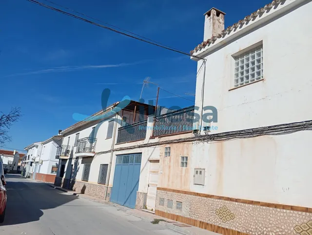 Espacioso Adosado en Huescar sin Posesión — 2