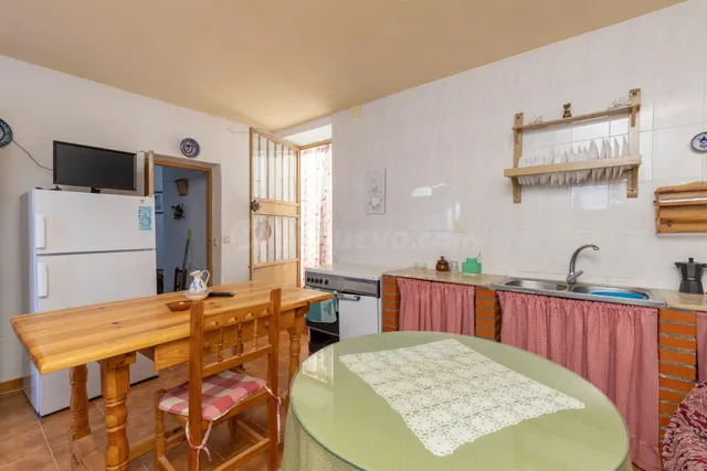 CASA PARA REFORMAR CENTRO ALBUÑUELAS 3 VIVIENDAS EN UNA - foto 4