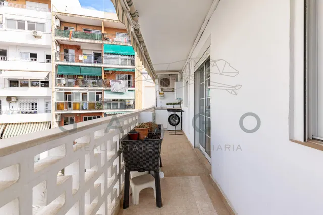 Comprar piso reformado con garaje junto a Plaza Xúquer — 18
