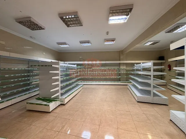 EN VENTA O ALQUILER LOCAL COMERCIAL CON ALMACEN Y COCHERA EN - foto 3
