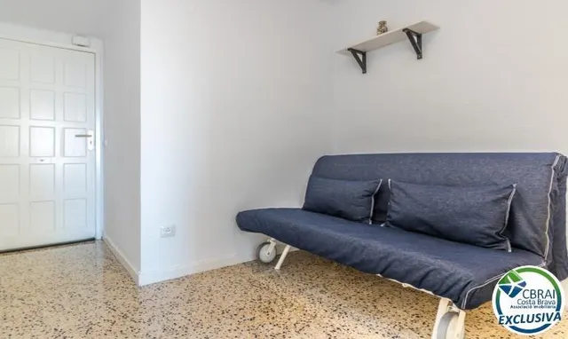 Amplio estudio con licencia turística a 50 m de la playa Empuriabrava — 11