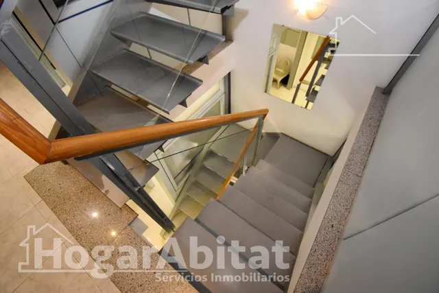 Amplia casa con terraza y muchas posibilidades en casco histórico — 36