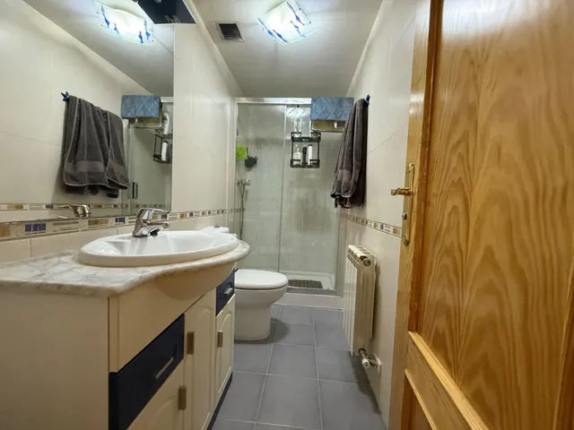 Venta de chalet adosado en el centro de Gójar. — 27