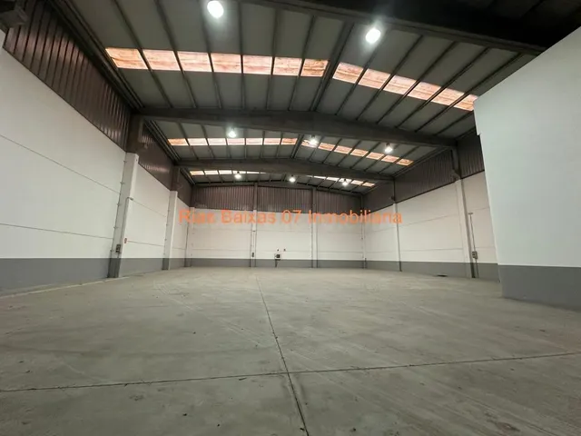 REF 7110 NAVE INDUSTRIAL 750 M2 CON OFICINAS Y 2 PORTALONES  - foto 2