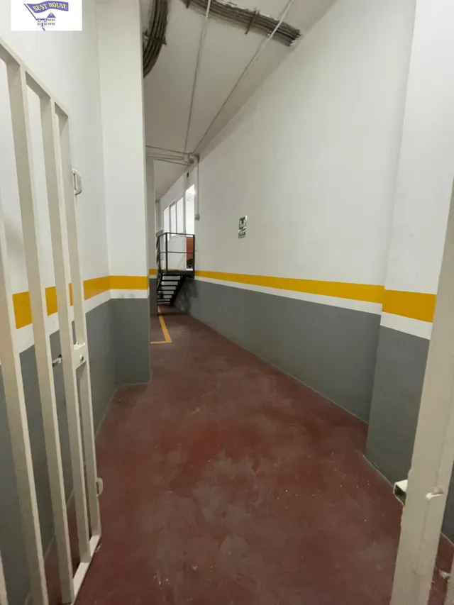 LOCAL CON VADO. 9 PLAZAS DE GARAJE. POSIBILIDAD DE T RASTEROS — 16