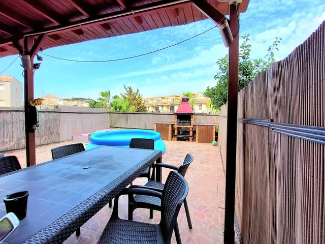 Bajo de dos dormitorios, con amplia terraza y barbacoa enlos - foto 2