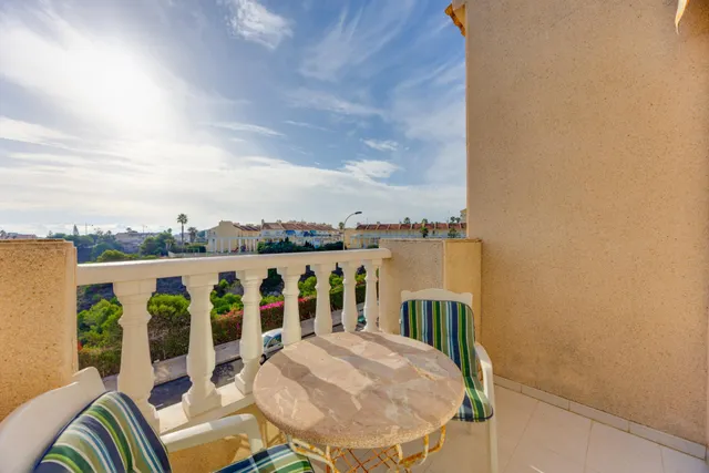 Luminoso apartamento, con gran solárium privado y vistas, en "La Mata", Torrevieja — 35