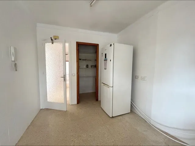 Apartamento luminoso y semi reformado de 4 dormitorios en el corazón de Port d’Alcúdia — 13