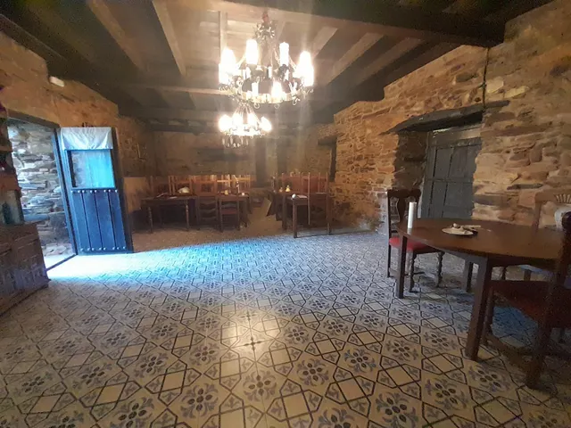 CASA ESTILO RUSTICO CON JARDIN EN CANEDO. EL BIERZO — 8