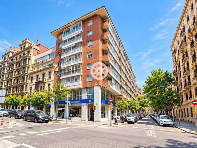 Amplia vivienda a reformar en una finca clásica de Sant Gervasi-Galvany. — 5