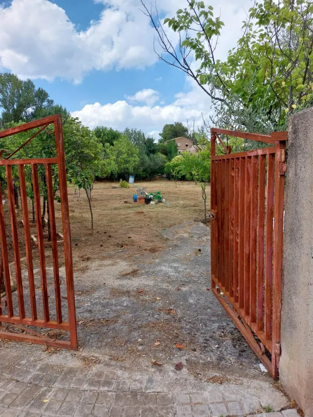 TERRENO LLANO Y ESQUINERO, CON MURO Y AGUA — 3