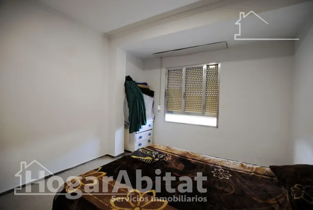¡gran oportunidad! muy amplio de 4 dormitorios, con balcón junto av beniopa — 15