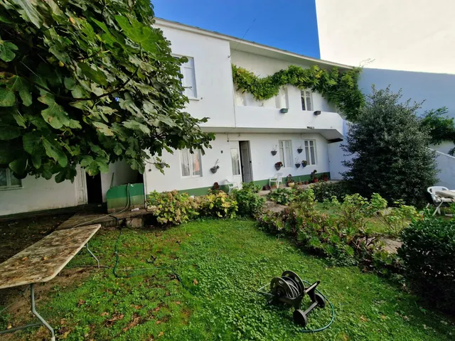 EXCLUSIVO CONJUNTO DE DOS CASAS CON JARDÍN Y GARAJE A 300 METROS DE LA PLAYA DE A RAPADOIRA – FOZ — 42