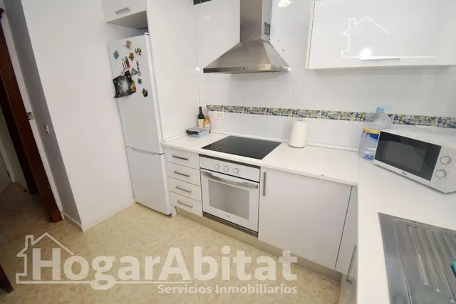 Atractivo chalet amplio con piscina privada, garaje y terraza, todo amueblado y cerca de la playa. — 10