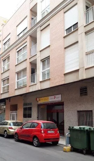 Local comercial a dos calles de entidad bancaria — 3