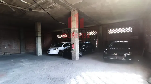 AMPLIO LOCAL COMERCIAL CON POSIBILIDAD DE TRANSFORMAR EN VIVIENDAS SITUADO EN LA CARBALLEIRA. — 6