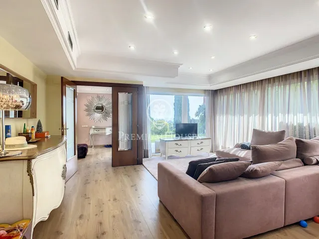 Preciosa casa de lujo en venta con vistas al mar y piscina en Calella — 6