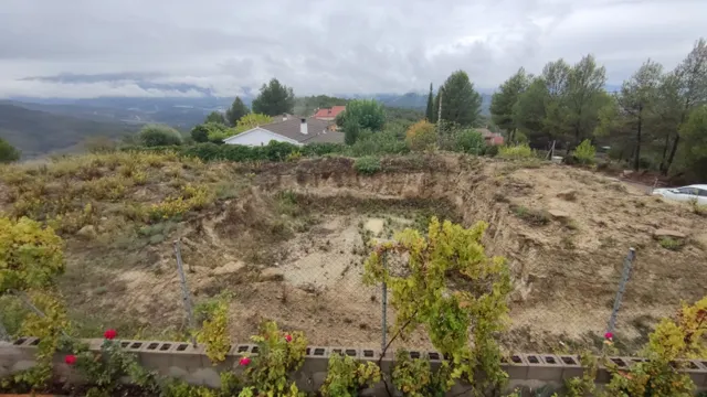 TERRENO SEMIPLANO EN VENTA EN LA URBANIZACIÓN DE RIVER PARK DEL PONT DE VILOMARA. — 8