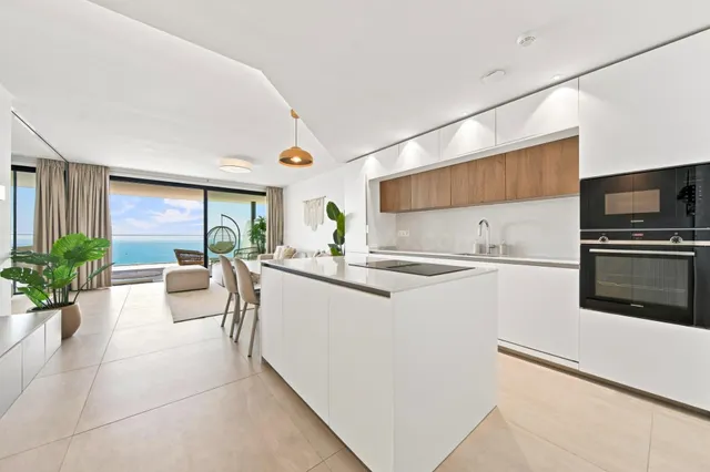 APARTAMENTO DE LUJO CON VISTAS PANORÁMICAS AL MAR EN CARAT I – CARVAJAL, FUENGIROLA — 4