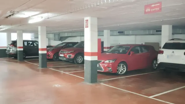 Parking de moto 4m² en alquiler - Eixample — 7