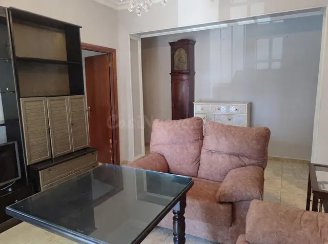 Piso en Triana con ascensor , balcón y excelente ubicación - foto 3