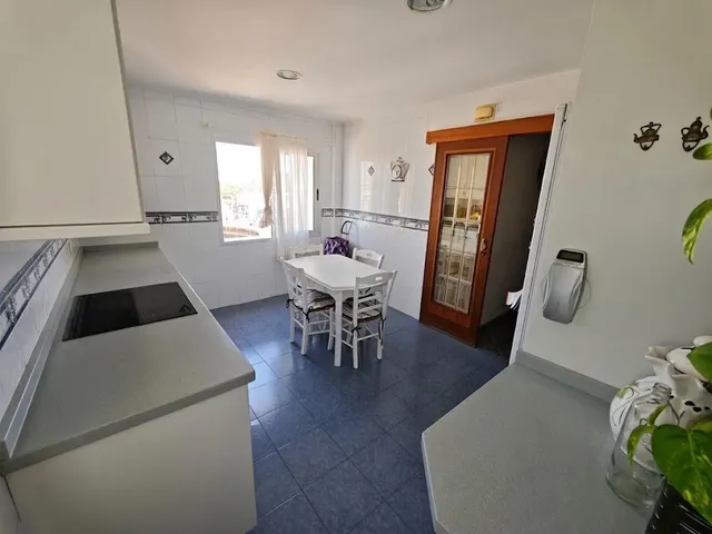 Amplia vivienda de 159 m2 con vistas panorámicas a los dos castillos de Alicante y plaza de garaje — 11