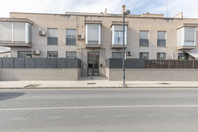 ¡¡¡AMPLIO PISO DE 3 DORMITORIOS, 2 BAÑOS, COCHERA Y TRASTERO - foto 2