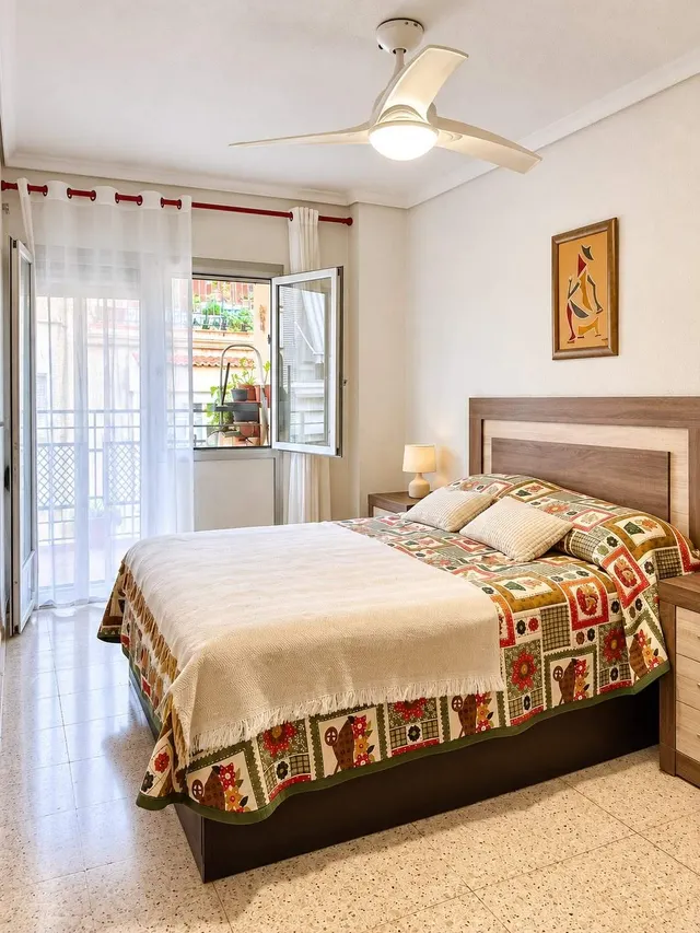 Vivienda amplia de 4 dormitorios cerca de la avenida Padre Esplá. — 7