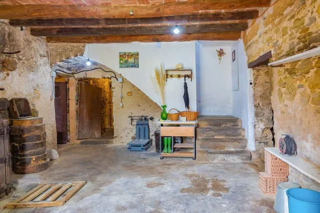 CASA DE PIEDRA DEL S. XVIII, A DOS CALLES, EN MONISTROL DE CALDERS — 35