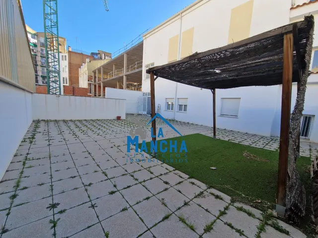 *750€ al mes* inmobiliaria la mancha alquila piso con garaje en el centro de Albacete — 11