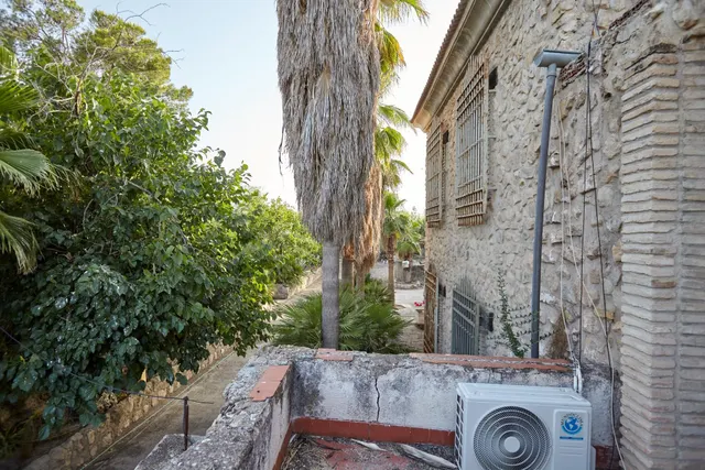ESPECTACULAR FINCA CON CASAS Y OLIVAR CERCA DE JAÉN - foto 4