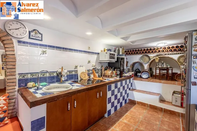 CASA PAREADA EN LA ZUBIA CON PISCINA, ZONA DE BARBACOA Y JARDÍN — 38