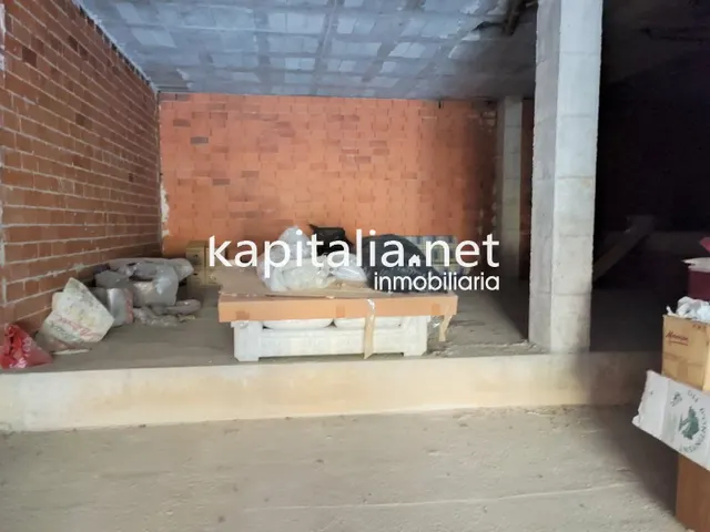 LOCAL COMERCIAL EN ALQUILER, ZONA EL LLOMBO. — 3