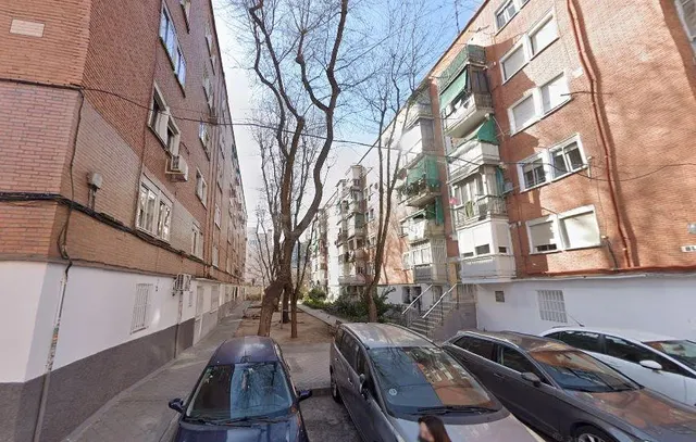 SE VENDE piso OKUPA en C Litos 7 de Madrid - foto 4