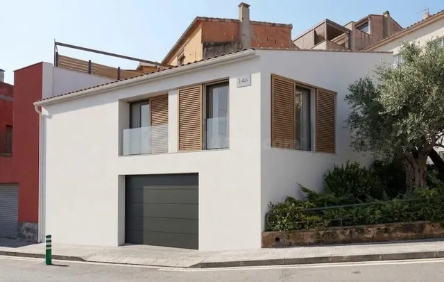 LOCAL EN VENTA CON POSIBILIDAD DE CONVERSIÓN A VIVIENDA - foto 2