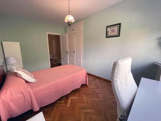 ¡CHICAS ESTUDIANTES! ÚLTIMA HABITACIÓN EN CHALET A COMPARTIR EN VILLANUEVA DE LA CAÑADA (MADRID). — 21