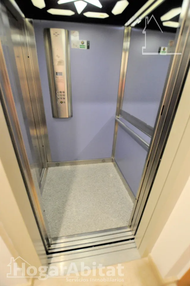 Impecable y reformado en residencial con terraza, piscina y dos plazas de garaje, cerca del centro — 24