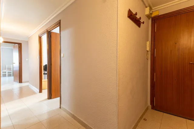Apartamento todo exterior 3 dorm. con gran terraza en esquina a 100 mts de la Playa. Vista parcial al Mar. — 22