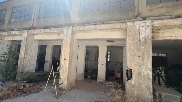 NAVE INDUSTRIAL CON MUCHAS POSIBILIDADES — 12